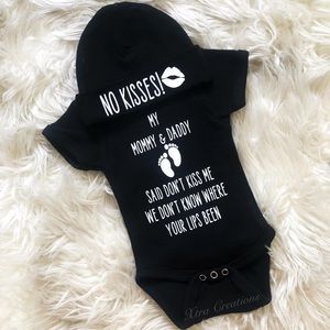 no kisses onesie / beanie set